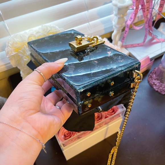 Authentic Dolce & Gabbana STUNNING Lace De Sara Chain Lock Box Bag - Picture 12 of 14
